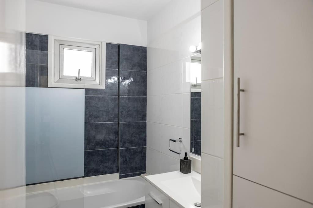 Luxurious Bright & Stylish 2Br With Office In Nicosia Apartment Ngoại thất bức ảnh